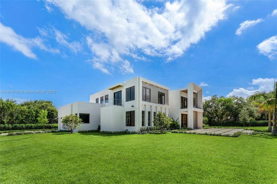 Exterior details and patio area of a home in , Pinecrest (Image 42).