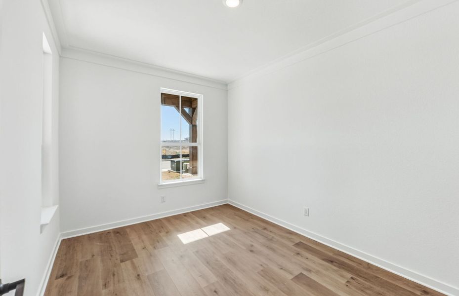 Spacious, unfurnished interior of a new home in Sunfield, Buda (Image 38).