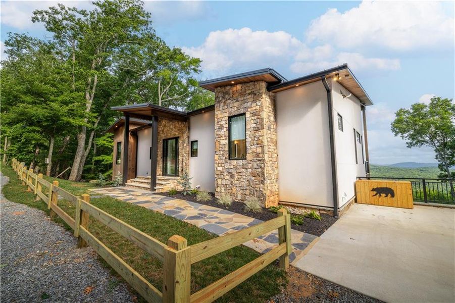 Exterior details and patio area of a home in , Blairsville (Image 21).