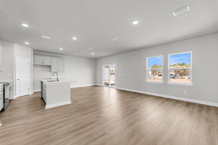 Spacious, unfurnished interior of a new home in , Ravenel (Image 23).