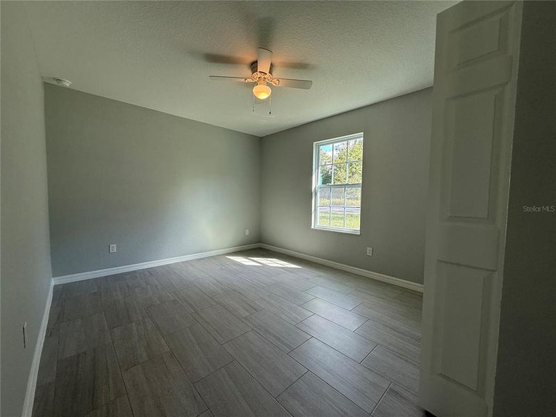 Spacious, unfurnished interior of a new home in , Ocala (Image 9).