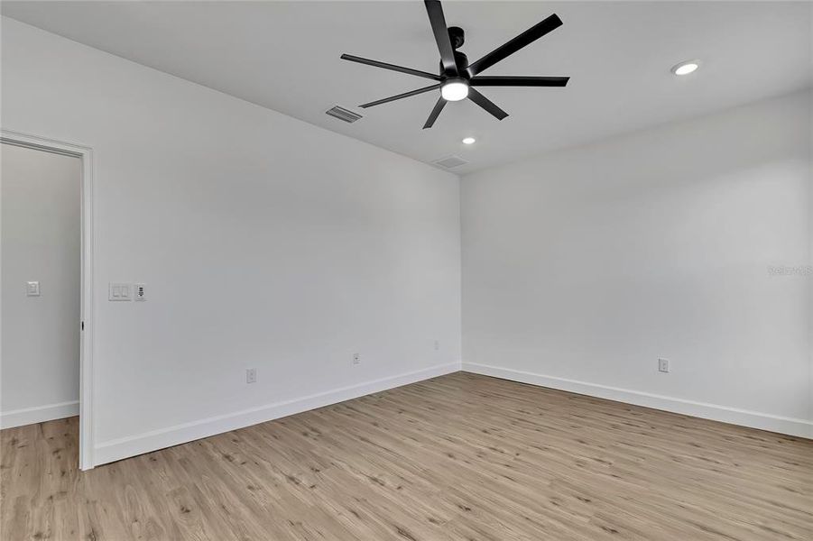 Spacious, unfurnished interior of a new home in , Spring Hill (Image 26).