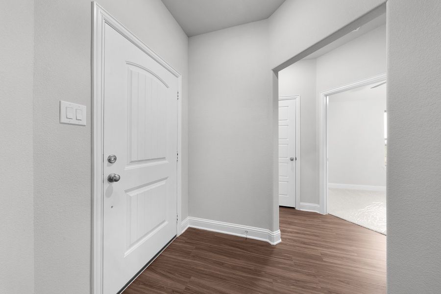 Spacious, unfurnished interior of a new home in Stonecreek, Sulphur Springs (Image 22).
