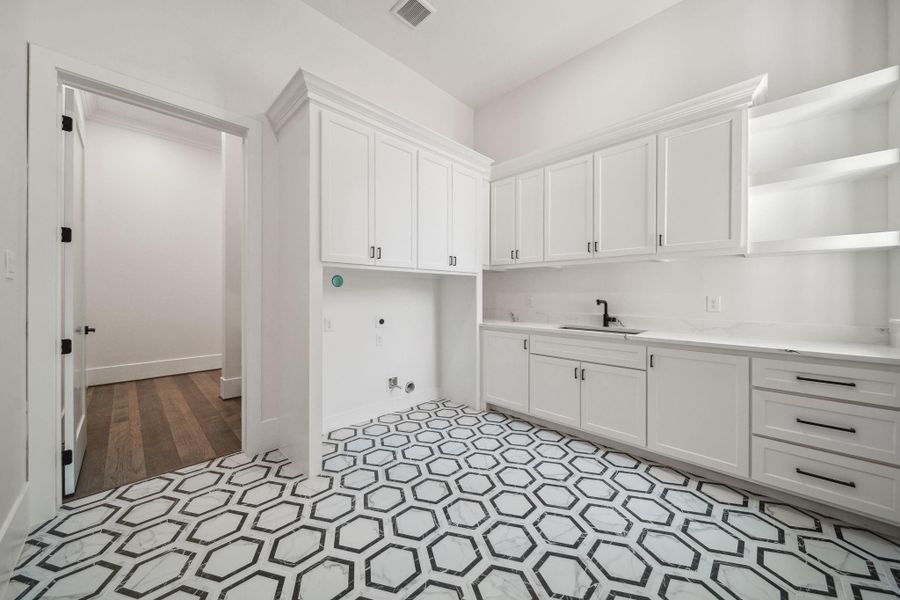 Spacious, unfurnished interior of a new home in , Montgomery (Image 42).