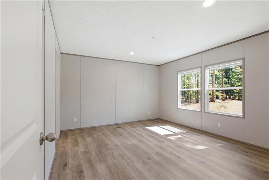 Spacious, unfurnished interior of a new home in , Alto (Image 13).