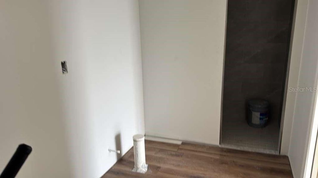 Spacious, unfurnished interior of a new home in , Lakeland (Image 6).