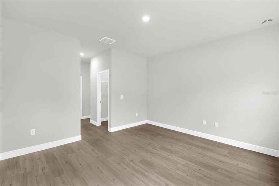 Spacious, unfurnished interior of a new home in , Ocala (Image 26).