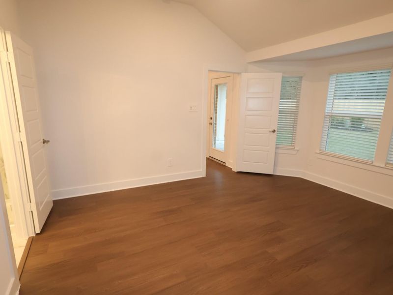 Spacious, unfurnished interior of a new home in Sorella, Tomball (Image 15).
