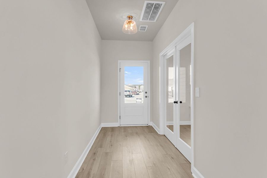 Spacious, unfurnished interior of a new home in , Ravenel (Image 14).