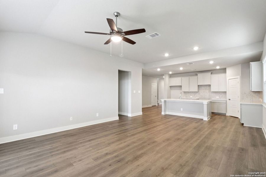 Spacious, unfurnished interior of a new home in Thomas Pond, San Antonio (Image 36). Spacious, unfurnished interior of a new home in Thomas Pond, San Antonio (Image 36).