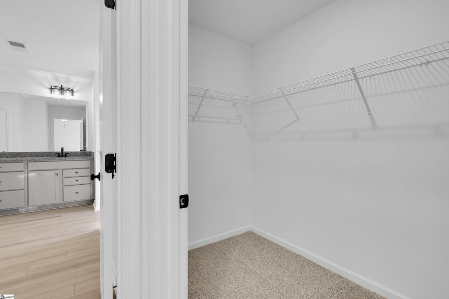 Spacious, unfurnished interior of a new home in Lynbrook, Boiling Springs (Image 30).