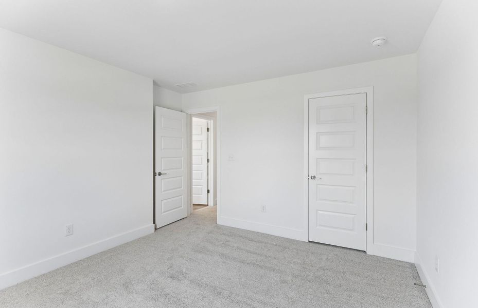 Spacious, unfurnished interior of a new home in Glenview Farms, Murfreesboro (Image 45).