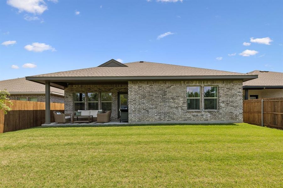 Exterior details and patio area of a home in , Dallas (Image 24).