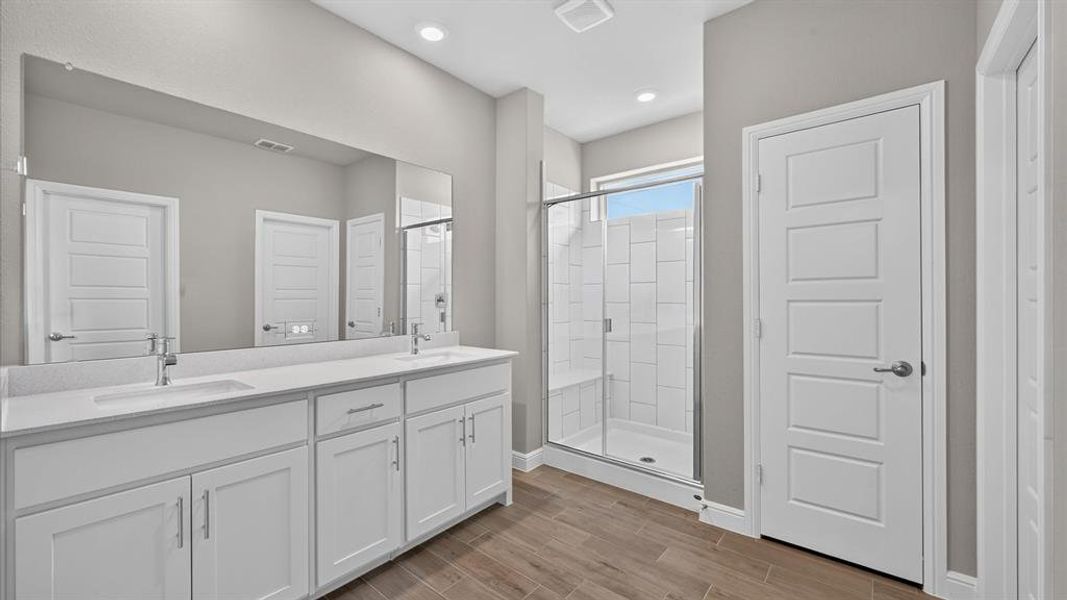 Furnished interior view inside a new home in Trails of Elizabeth Creek, Fort Worth (Image 9).