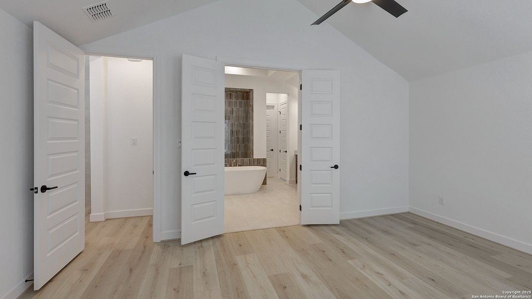 Spacious, unfurnished interior of a new home in The Dominion 70', San Antonio (Image 23).