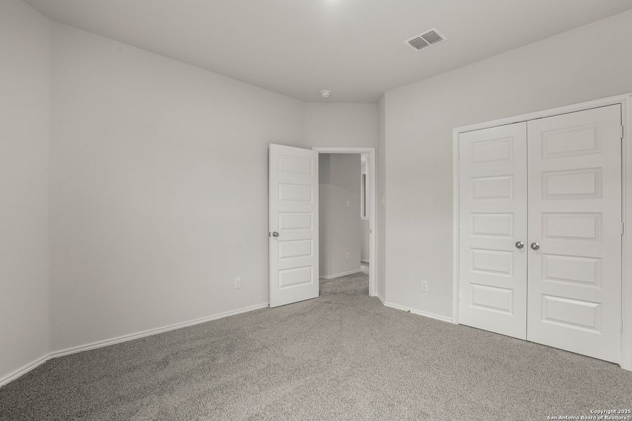 Spacious, unfurnished interior of a new home in Somerset Trails, San Antonio (Image 7). Spacious, unfurnished interior of a new home in Somerset Trails, San Antonio (Image 7).