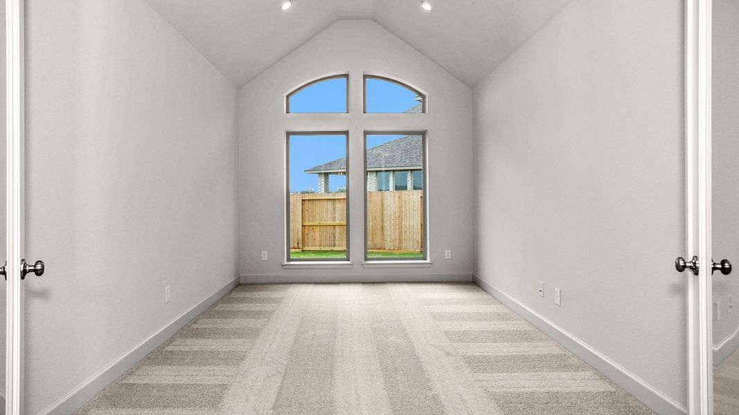 Spacious, unfurnished interior of a new home in Valencia, Manvel (Image 17).