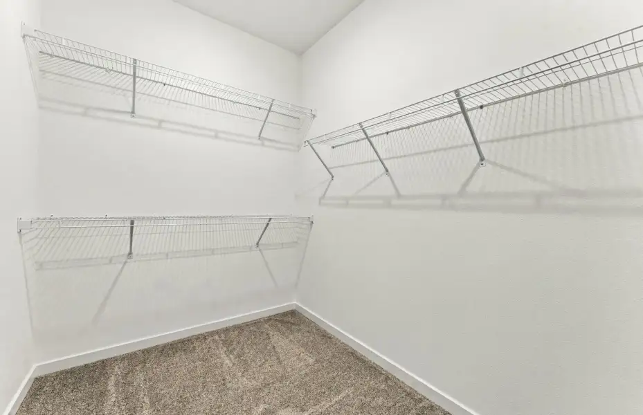 Spacious, unfurnished interior of a new home in Evergreen, Thonotosassa (Image 21).