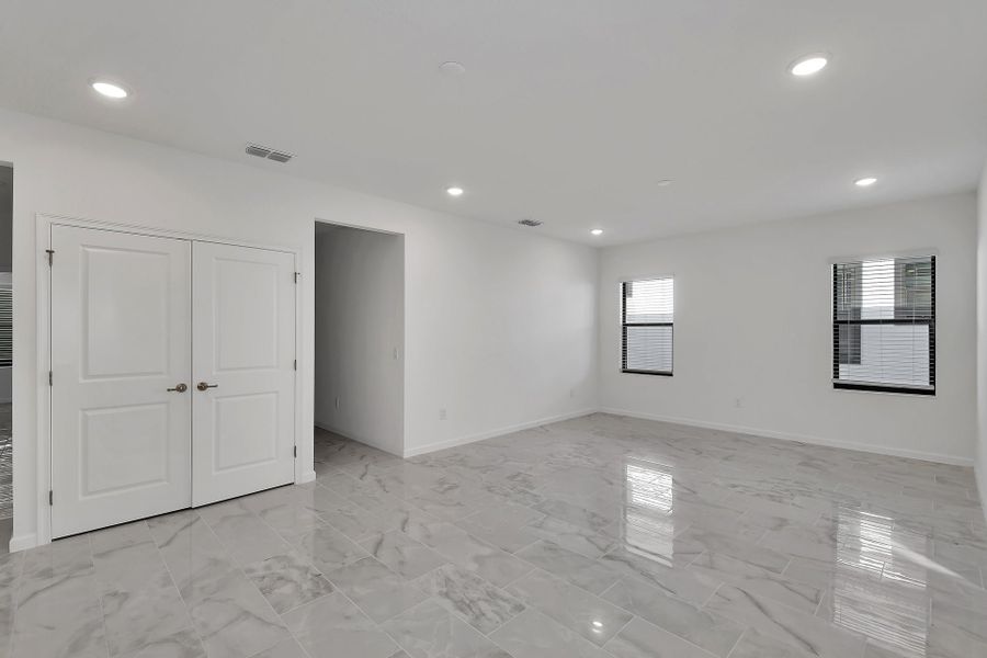 Representative unfurnished interior of a home built from the Sandalwood II by Park Square Residential in Paradiso Grande, Orlando (Image 20).