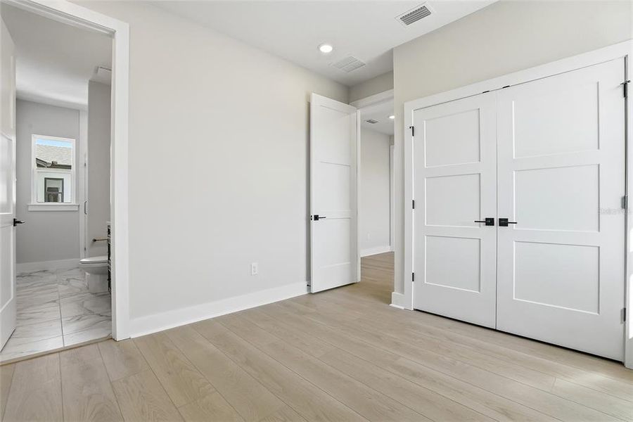 Spacious, unfurnished interior of a new home in Blanc, St. Petersburg (Image 24).