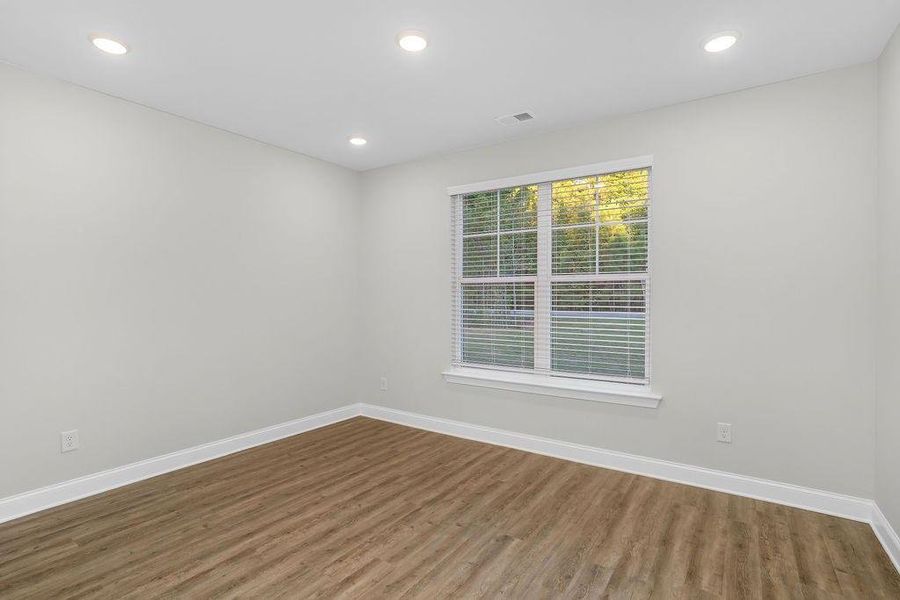 Spacious, unfurnished interior of a new home in , Haddock (Image 24).
