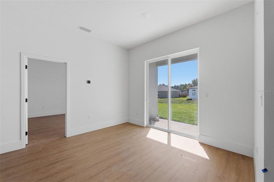 Spacious, unfurnished interior of a new home in , Ocala (Image 33).