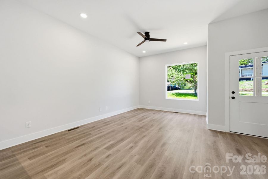 Spacious, unfurnished interior of a new home in , Concord (Image 8).