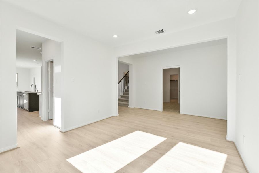 Spacious, unfurnished interior of a new home in Stone Creek Ranch, Hockley (Image 32).