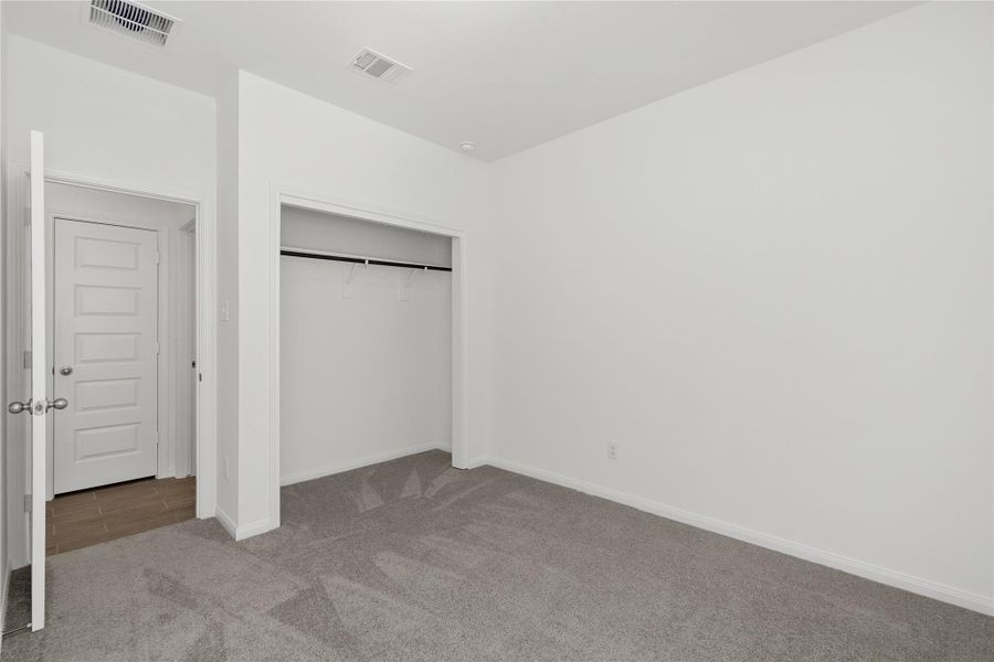 Spacious, unfurnished interior of a new home in Harmony Cove, Humble (Image 14).