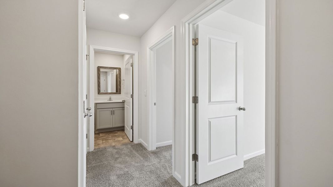 Spacious, unfurnished interior of a new home in Tanglewood Townes, Greenville (Image 19).