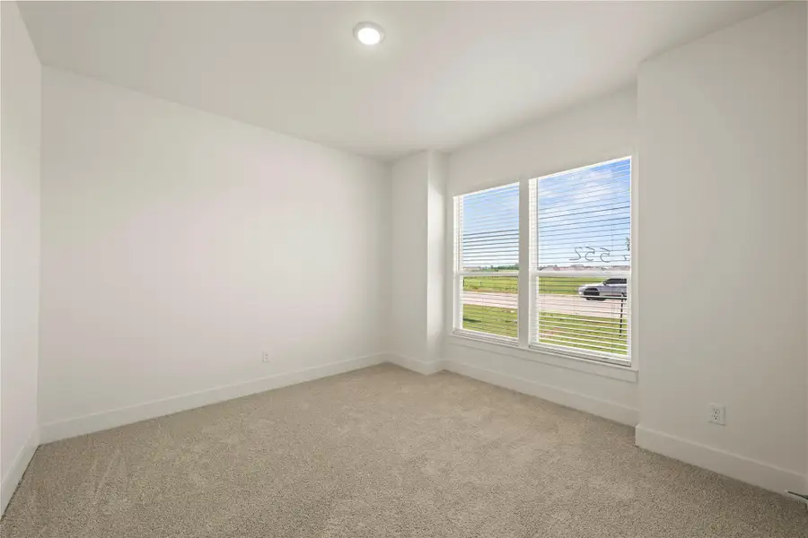 Spacious, unfurnished interior of a new home in Rancho San Gabriel, Georgetown (Image 14).