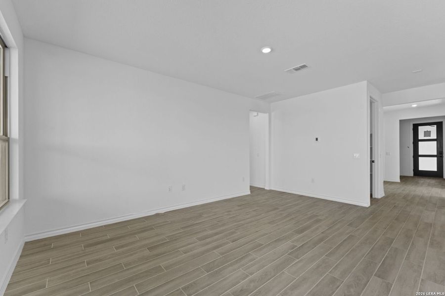 Spacious, unfurnished interior of a new home in Del Webb New Braunfels at Veramendi, New Braunfels (Image 24).