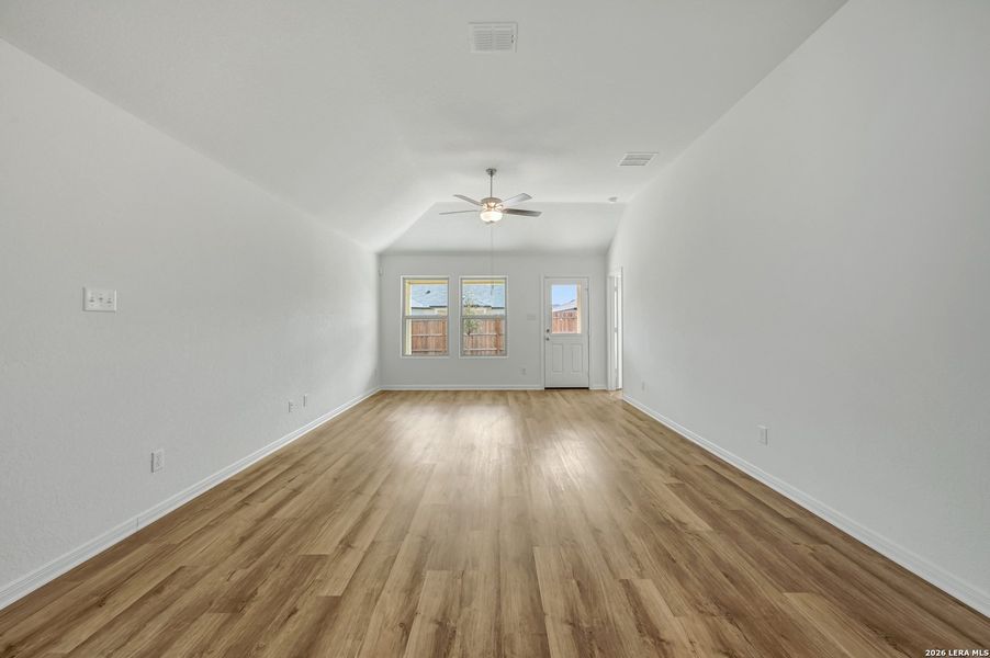 Spacious, unfurnished interior of a new home in Winding Brook, San Antonio (Image 30).