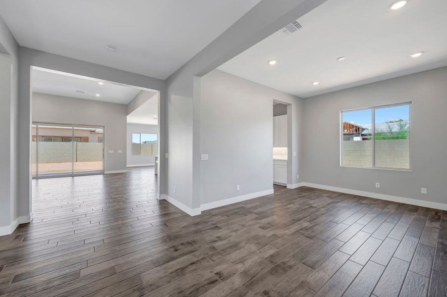 Spacious, unfurnished interior of a new home in Blossom Rock, Apache Junction (Image 33). Spacious, unfurnished interior of a new home in Blossom Rock, Apache Junction (Image 33).
