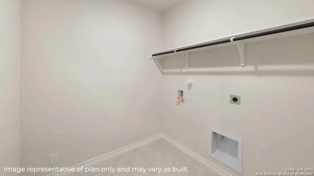 Spacious, unfurnished interior of a new home in Brookstone Creek, San Antonio (Image 21).