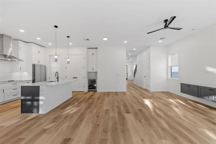 Spacious, unfurnished interior of a new home in , St. Petersburg (Image 23).