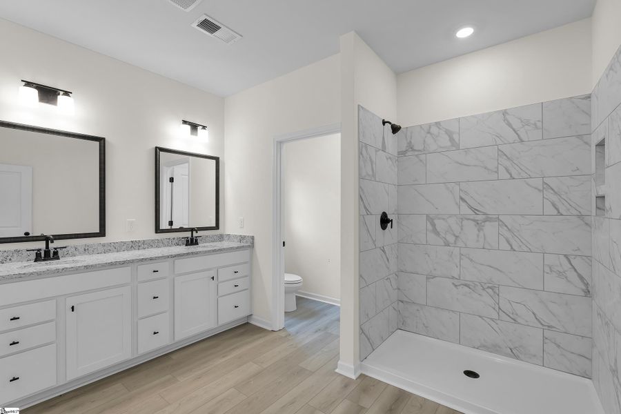 Furnished interior view inside a new home in Lynbrook, Boiling Springs (Image 10).