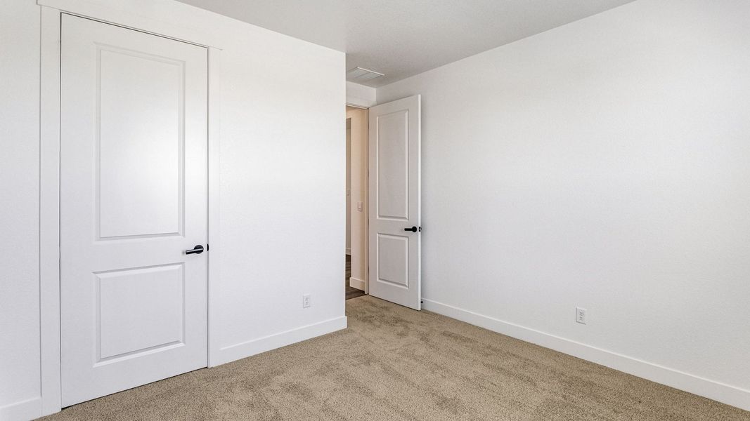 Spacious, unfurnished interior of a new home in Vantage, Berthoud (Image 19).