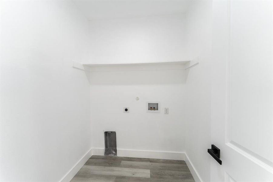 Spacious, unfurnished interior of a new home in , Sulphur Springs (Image 9).