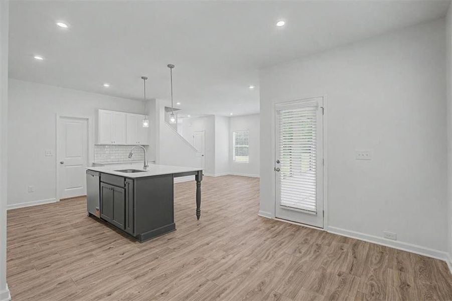 Spacious, unfurnished interior of a new home in Sawmill Creek, Mableton (Image 49).