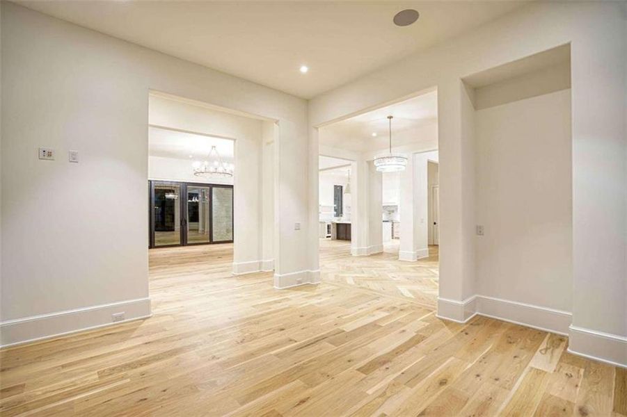 Spacious, unfurnished interior of a new home in , Sandy Springs (Image 21).