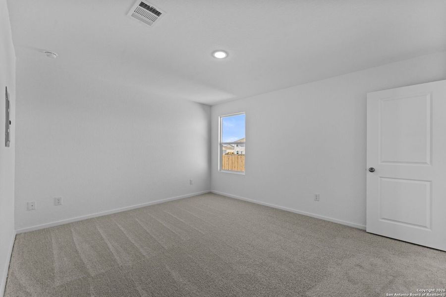 Spacious, unfurnished interior of a new home in , New Braunfels (Image 10).