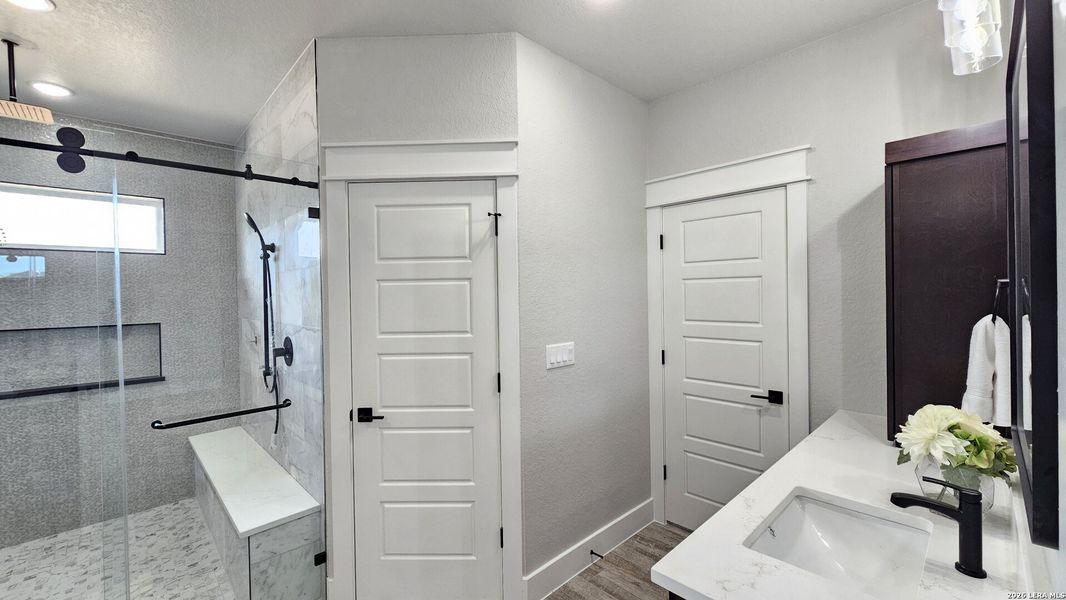 Furnished interior view inside a new home in , La Vernia (Image 16).