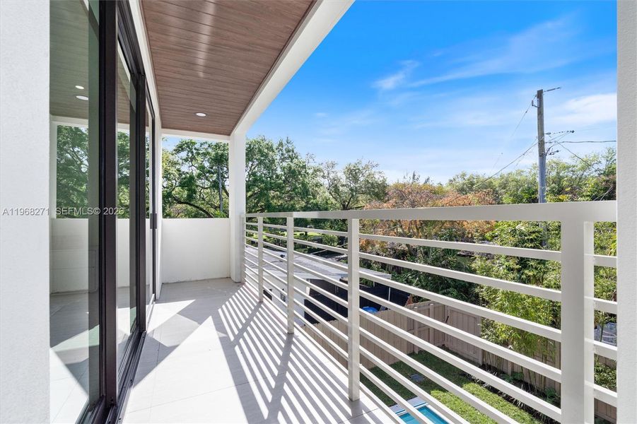 Exterior details and patio area of a home in , Fort Lauderdale (Image 3).