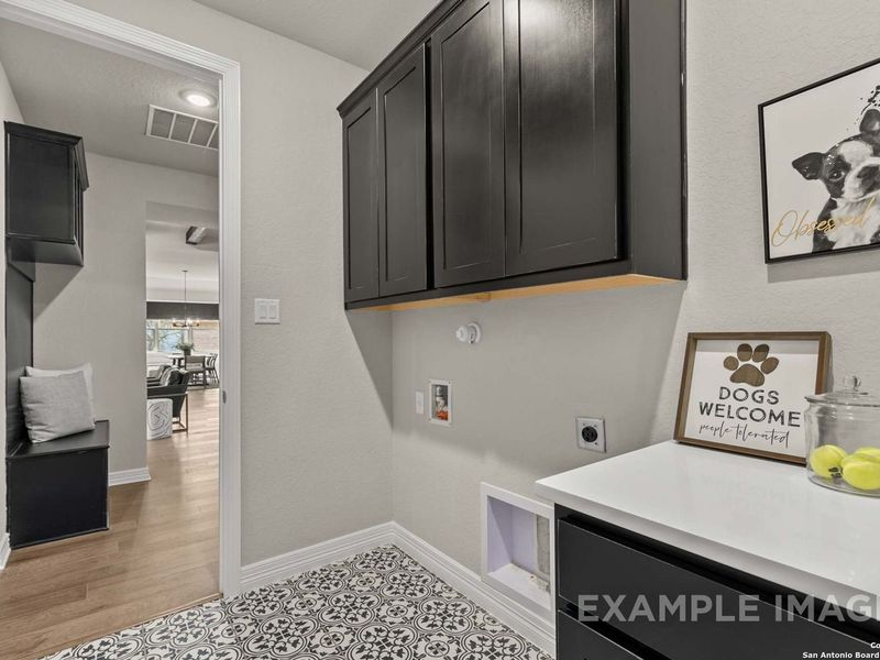 Furnished interior view inside a new home in Potranco Oaks, Castroville (Image 44).