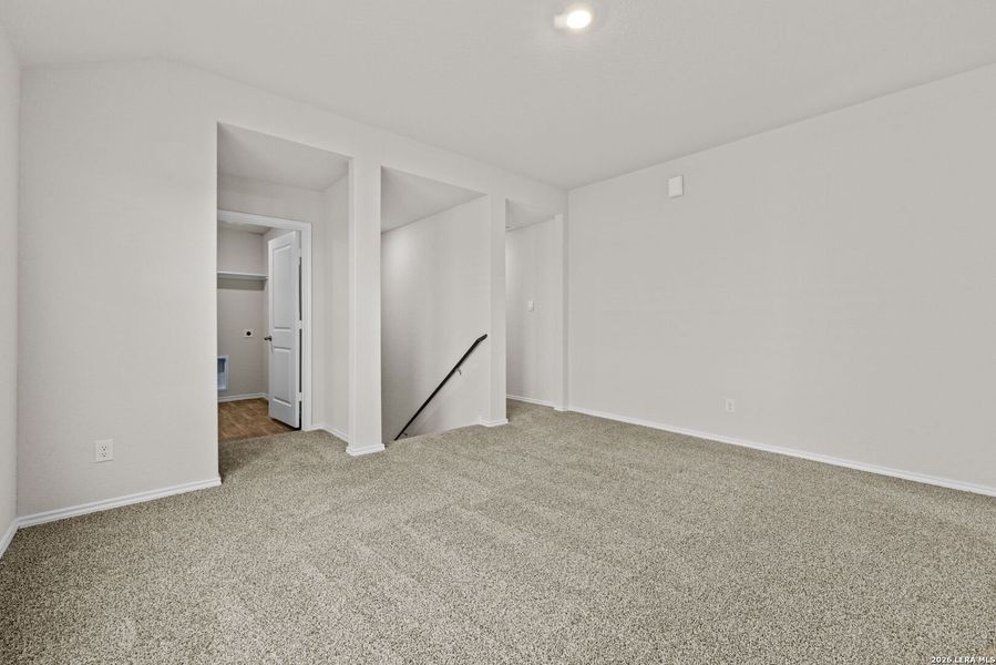 Spacious, unfurnished interior of a new home in Stonehill, San Antonio (Image 12).