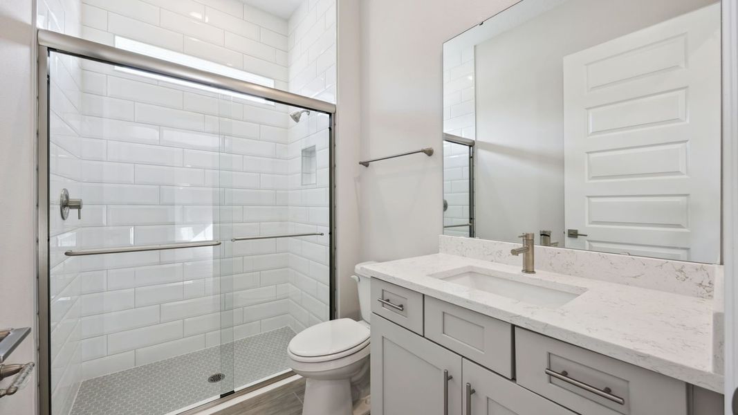 Representative furnished interior of a home built from the Everett by D.R. Horton in Buena Lago, St. Cloud (Image 16).