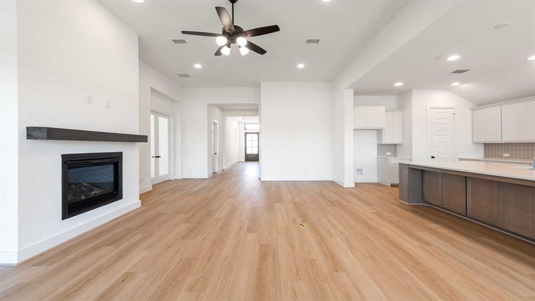 Spacious, unfurnished interior of a new home in Talon Hills 60'/70', Fort Worth (Image 17).