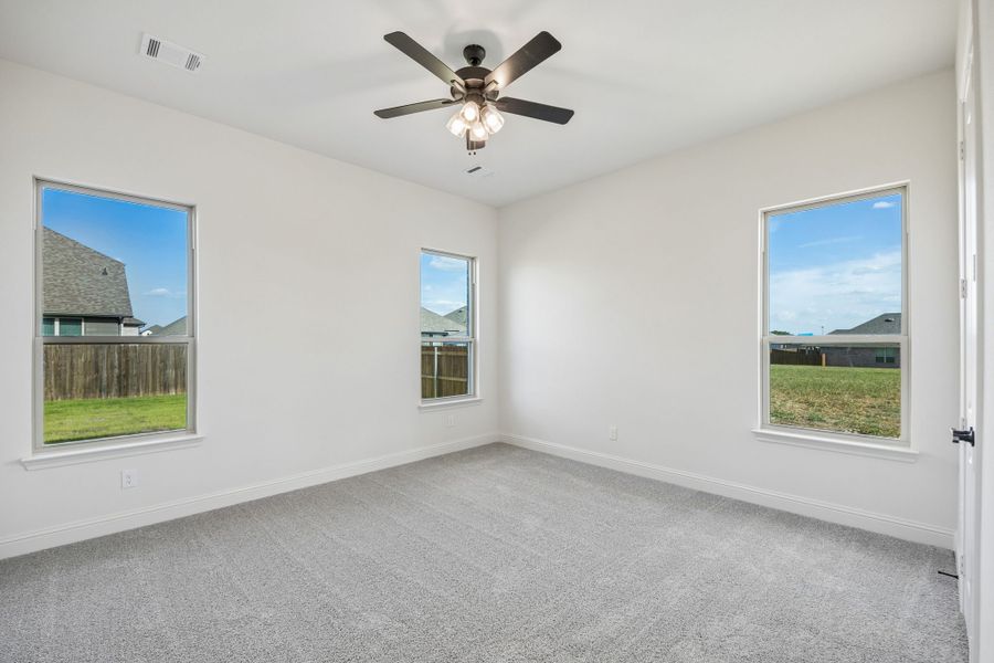 Spacious, unfurnished interior of a new home in Sheppard's Place, Waxahachie (Image 24). Spacious, unfurnished interior of a new home in Sheppard's Place, Waxahachie (Image 24).