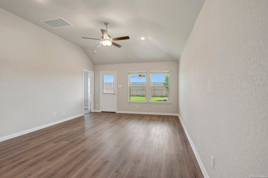Spacious, unfurnished interior of a new home in Park Place, New Braunfels (Image 17). Spacious, unfurnished interior of a new home in Park Place, New Braunfels (Image 17).